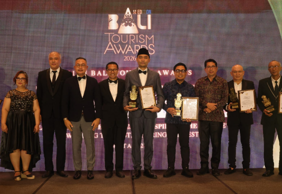 Wawali Arya Wibawa Terima Penghargaan Sport Tourism