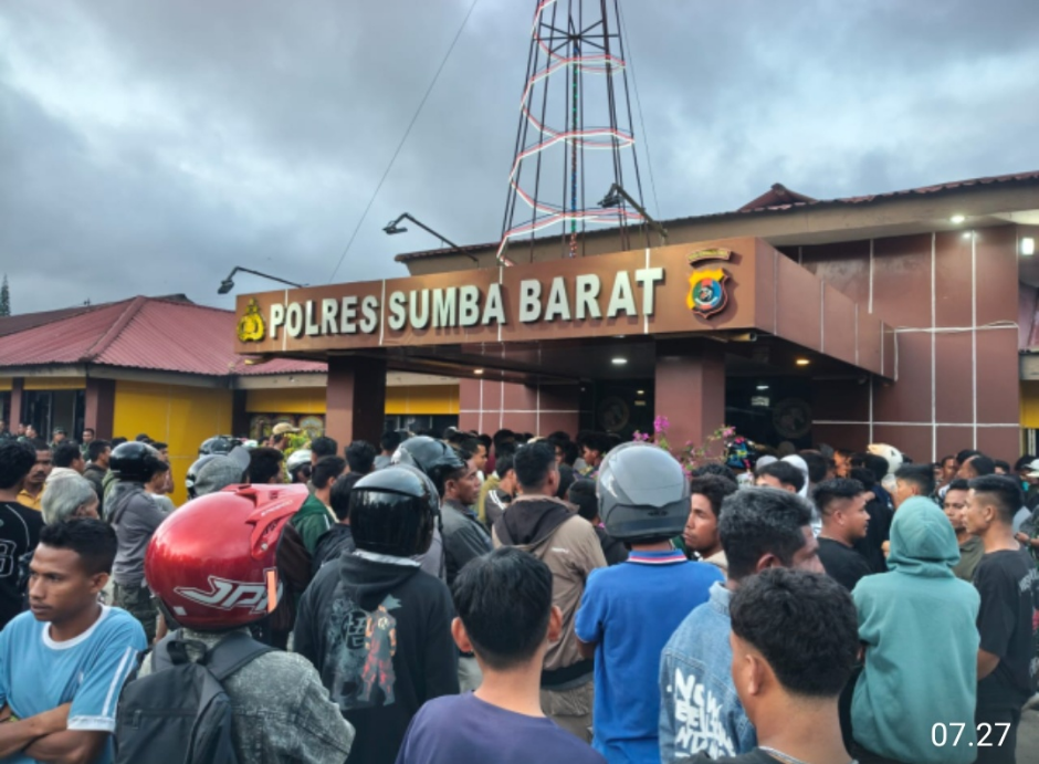 TNI-Polri Redam Kerusuhan di Mapolres Sumba Barat