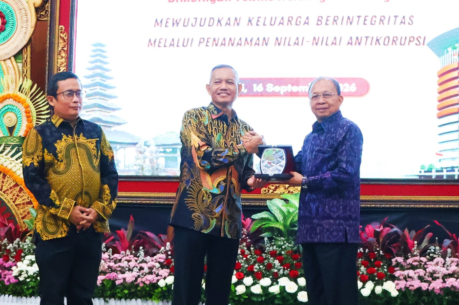 Gubernur Koster Hadiri Bimtek Keluarga Berintegritas KPK