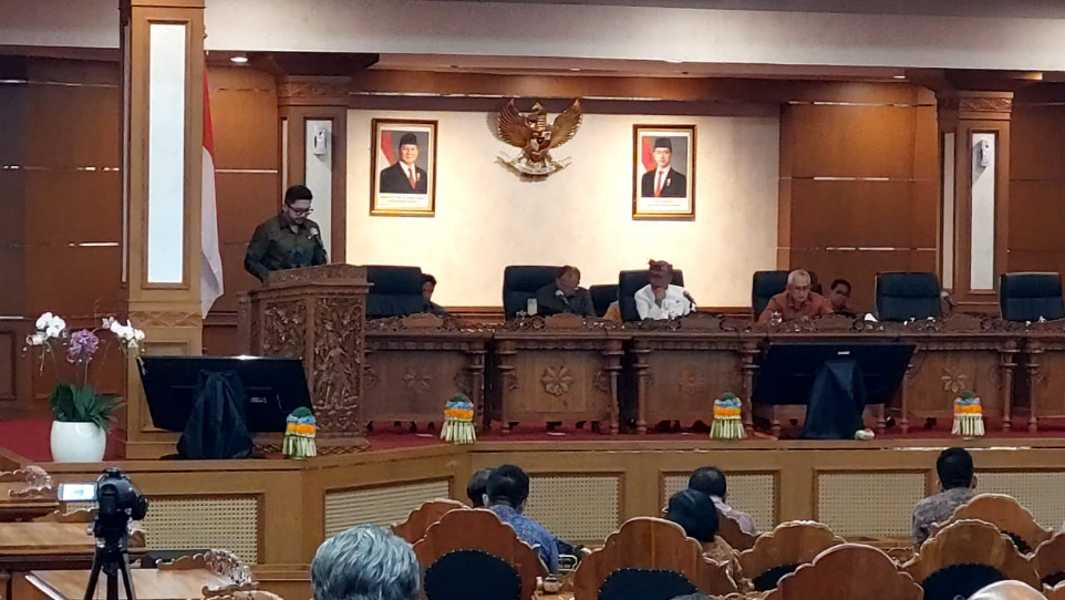 Jubir Fraksi Golkar Sampaikan Pandangan Umum di Paripurna DPRD Bali
