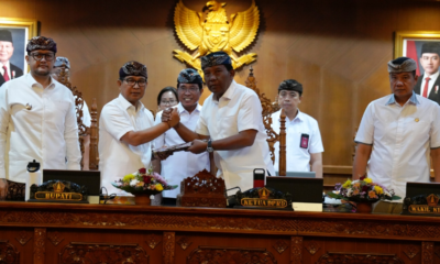 Bupati Adi Arnawa Serahkan Jawaban Pemerintah di Paripurna DPRD Badung