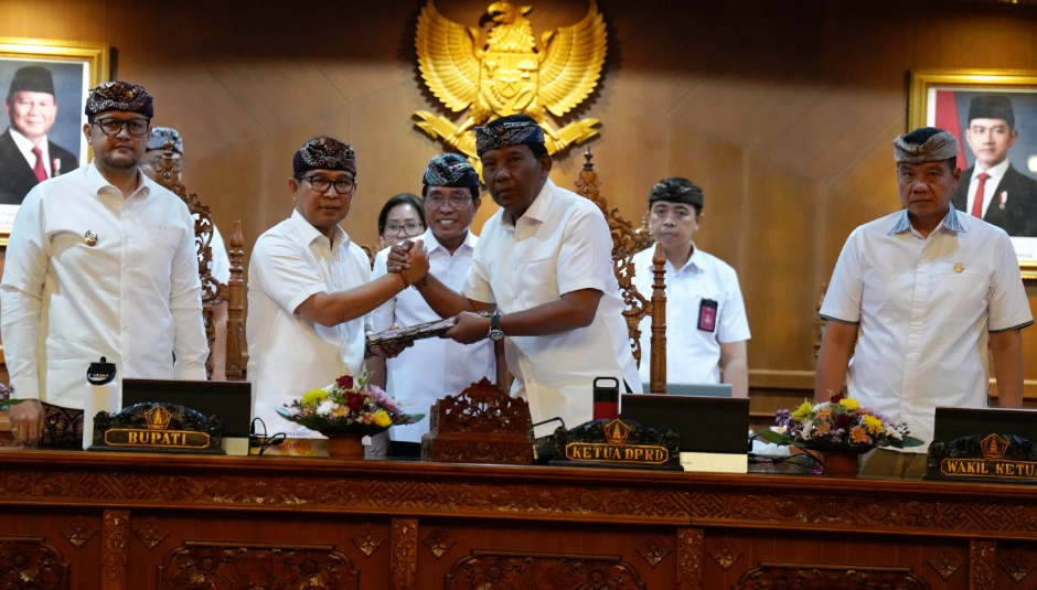 Bupati Adi Arnawa Serahkan Jawaban Pemerintah di Paripurna DPRD Badung