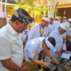 Bupati Adi Arnawa Tanda Tangani Prasasti Karya Pura Tuban