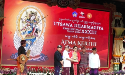 Kontingen Tabanan Terima Trofi UDG Bali XXXIII