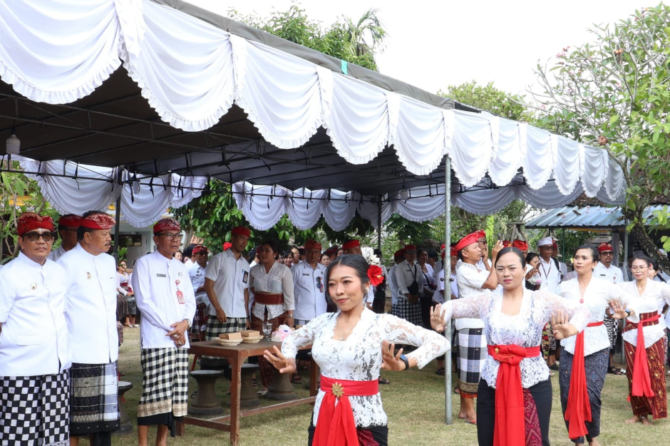Sanjaya Ikuti Mepeed Pujawali Tri Kahyangan Tabanan