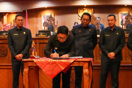Bupati Adi Arnawa Tanda Tangani Nota Kesepakatan APBD Badung