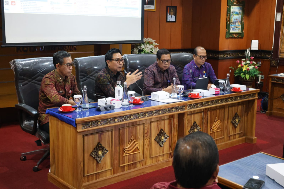 Wawali Arya Wibawa Kunker ke Perumda Tirta Sewakadharma