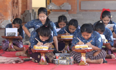 Gen-Z Buleleng Antusias Ikuti Workshop Nyurat Lontar