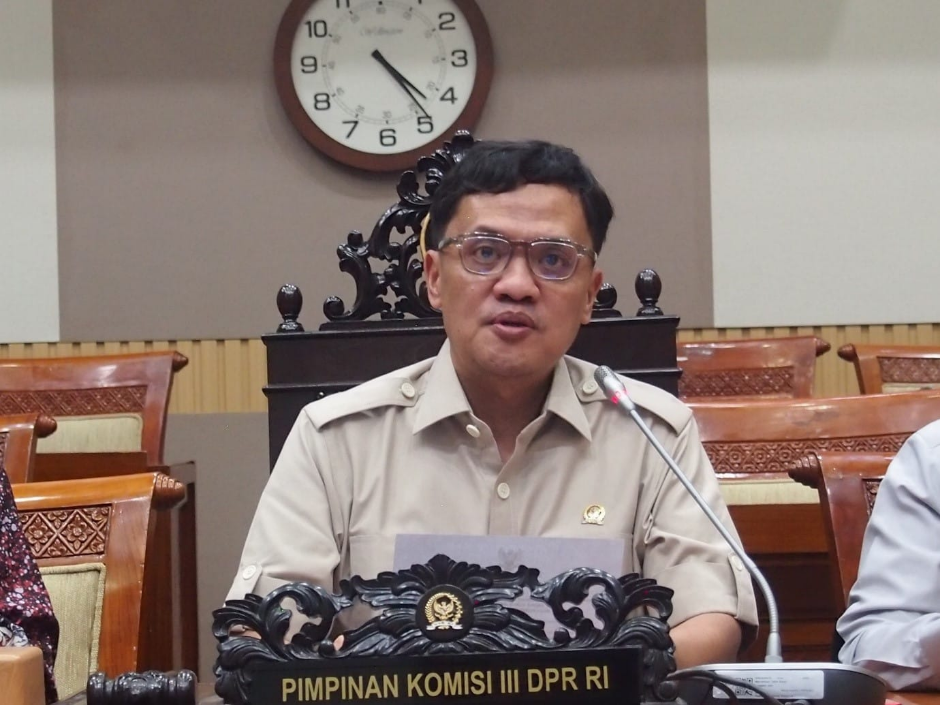 Ketua Komisi III DPR RI Soroti Kasus Penendangan Senayan City