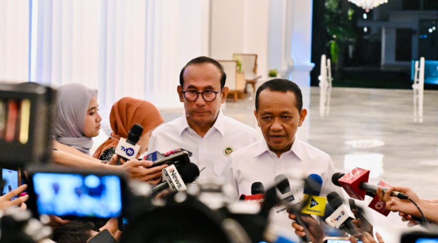 Menteri ESDM Bahlil Beri Keterangan soal BBM Bersubsidi