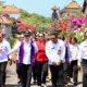 Ketua Tim Pembina Posyandu Kabupaten Tabanan Ny. Rai Wahyuni Sanjaya saat membina Posyandu 6 SPM dan meninjau persiapan lomba