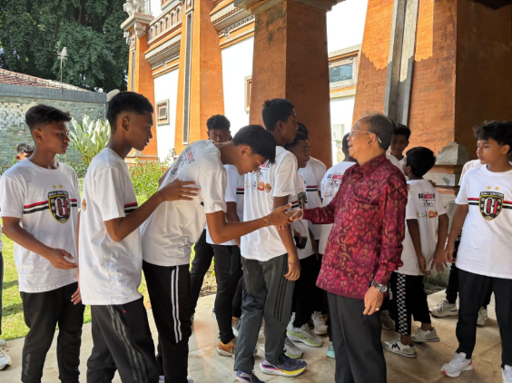 Gubernur Koster Dukung Bali United U-13 ke Piala Soeratin