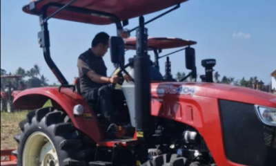 Bupati Kembang Serahkan 4 Traktor untuk Petani Jembrana