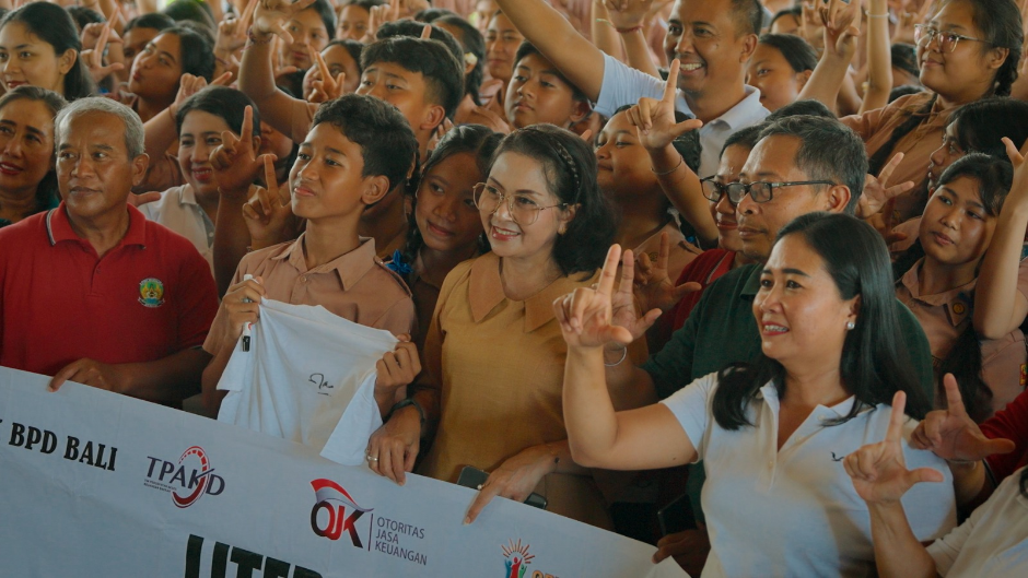 Rasniathi Adi Arnawa Buka Sosialisasi Literasi Digital di SMPN 2 Mengwi