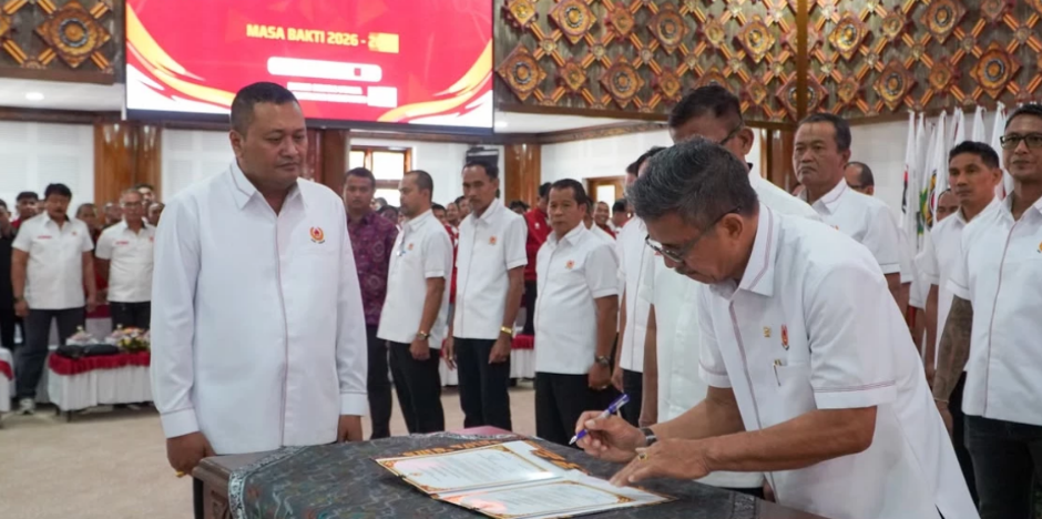 Bupati Mahayastra Saksikan Pelantikan Pengurus KONI Gianyar