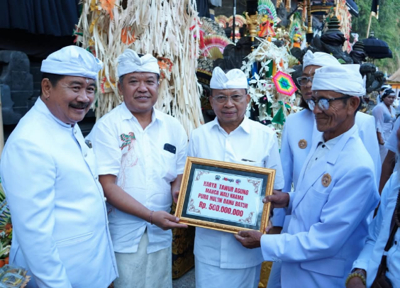 Gubernur Koster Hadiri Puncak Karya Panca Wali Krama