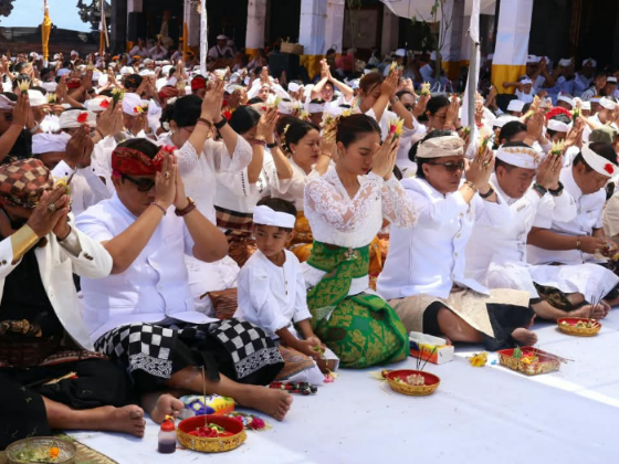 Wagub Giri Prasta Hadiri Pemelaspasan Pura Lempuyang Madya