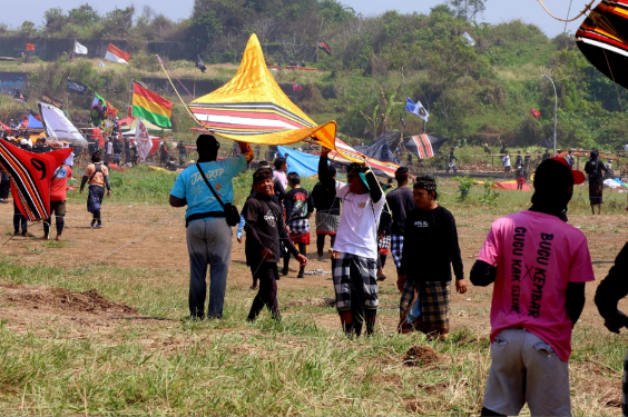 Pelangi Tabanan Kite Festival 2026 di Pantai Batu Tampih