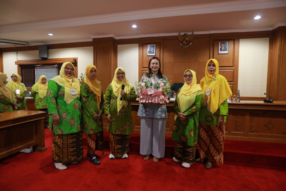 Yunita Alit Sucipta Jadi Narasumber Sekolah Lansia Berdaya