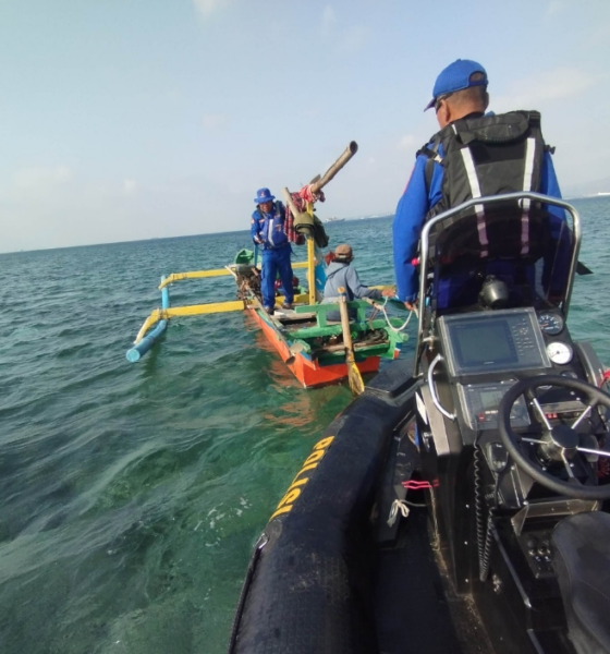 Tim SAR Cari Penumpang Jatuh di Pelabuhan Gilimanuk