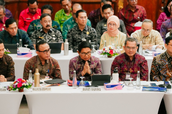 Bupati Badung Dampingi Gubernur Terima Banggar DPR RI