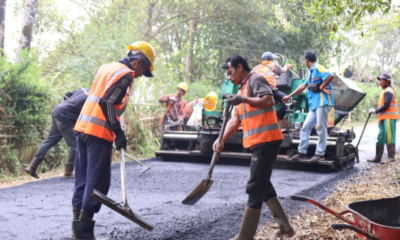 Pengaspalan Jalan Dencarik–Munduk di Desa Pedawa
