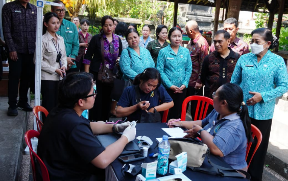 Ketua TP PKK Bali Hadiri Aksi Sosial di Karangasem