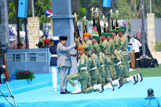 Presiden Prabowo Pimpin Upacara HUT ke-81 TNI