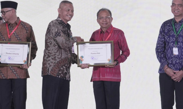 Gubernur Koster Terima Penghargaan SPI Pendidikan dari KPK