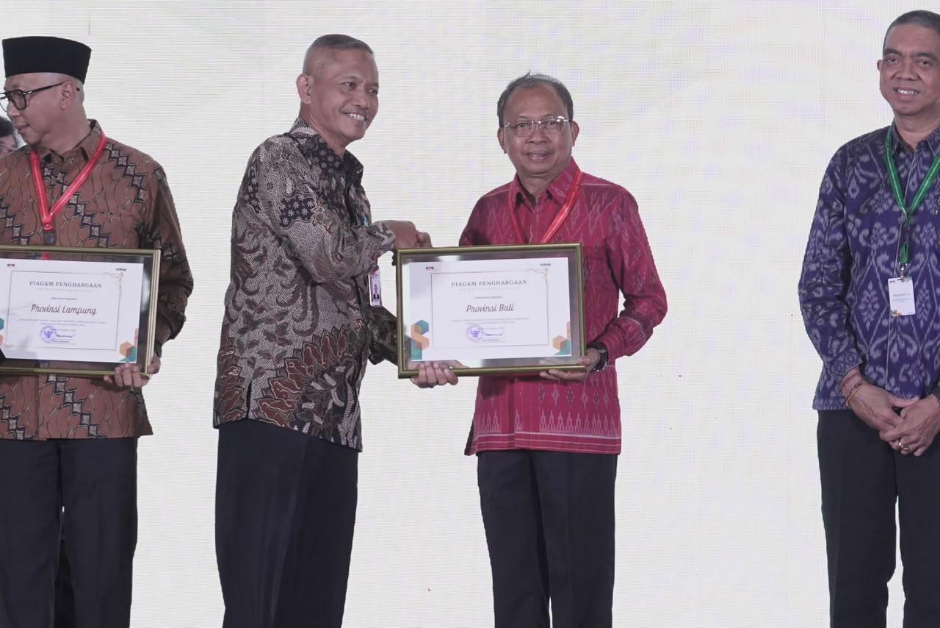 Gubernur Koster Terima Penghargaan SPI Pendidikan dari KPK