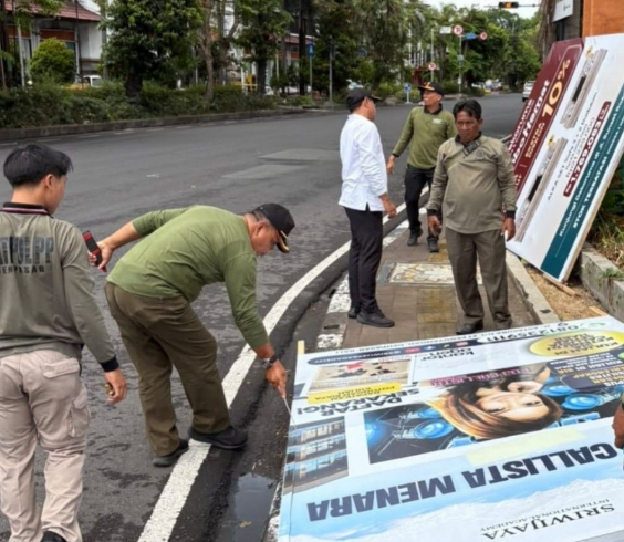 Satpol PP Denpasar tertibkan media promosi di fasilitas umum