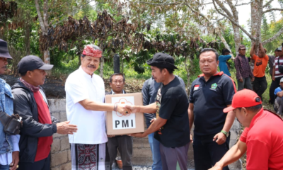 Wabup Dirga Serahkan Bantuan Korban Kebakaran Pujungan