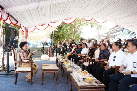 Megawati Tinjau Abrasi Pantai Kuta