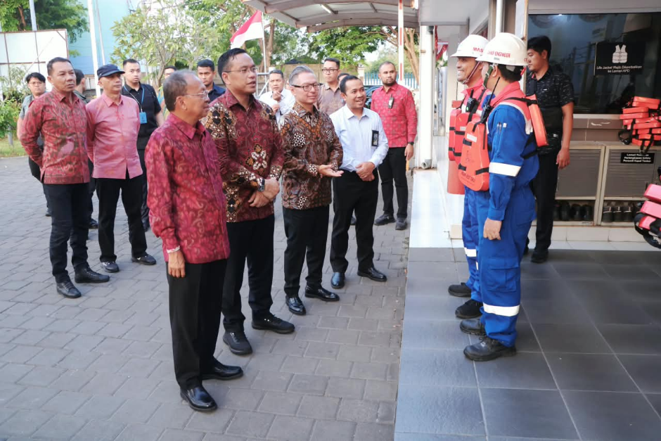 Gubernur Koster Tinjau Depot BBM Pesanggaran