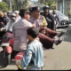 Polsek Blahbatuh Bantu Warga Pingsan Antre BBM