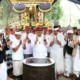 Bupati Sanjaya Sembahyang di Pura Besakih