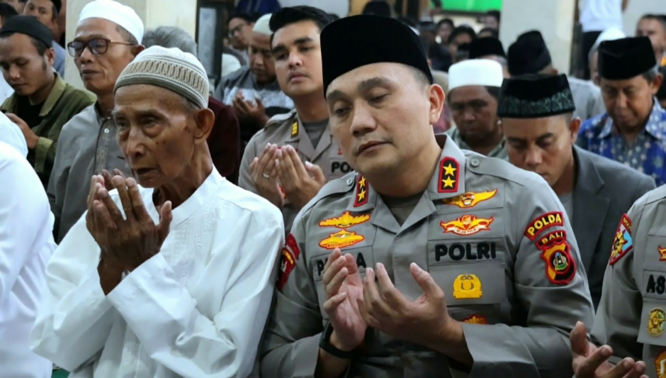 Kapolda Bali Silaturahmi Usai Sholat Jumat
