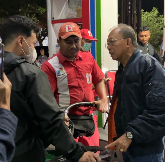 Gubernur Koster Tinjau SPBU di Denpasar