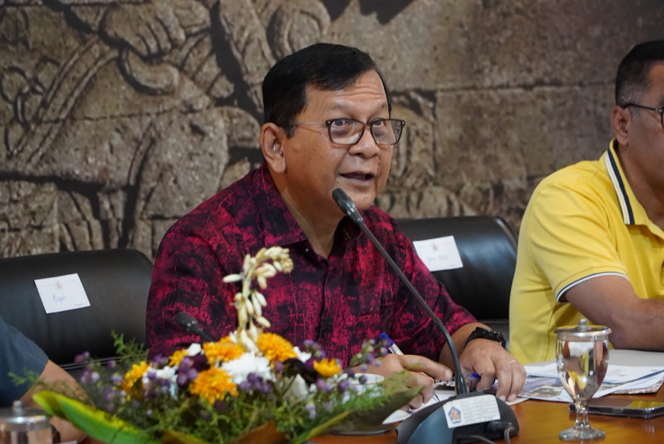 Bupati Sutjidra Pimpin Rakor Penanganan Antrean BBM