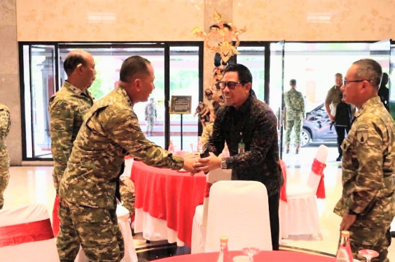 Wawali Denpasar di Pisah Sambut Pangdam