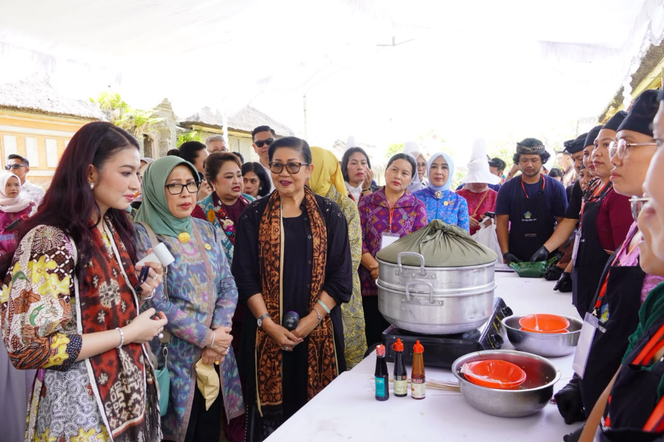 Ketua Dekranas Selvi Gibran kunjungi Desa Tenganan