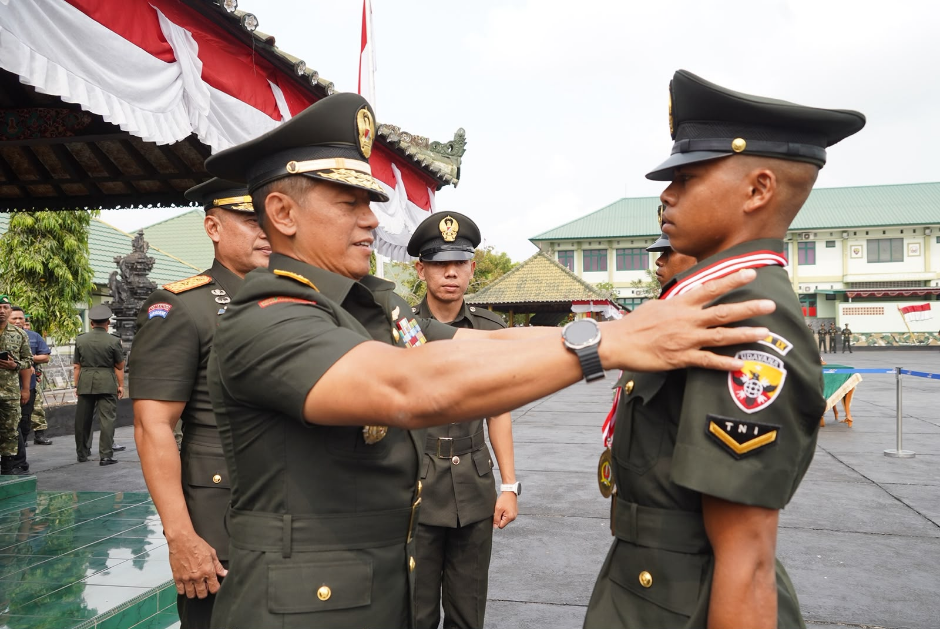 Kasdam IX/Udayana Tutup Dikmaba Infanteri Gelombang III 2026