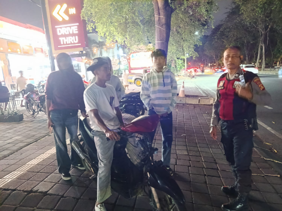 Polsek Dentim Tindaklanjuti Laporan 110 soal Keributan di Jalan Raya Puputan