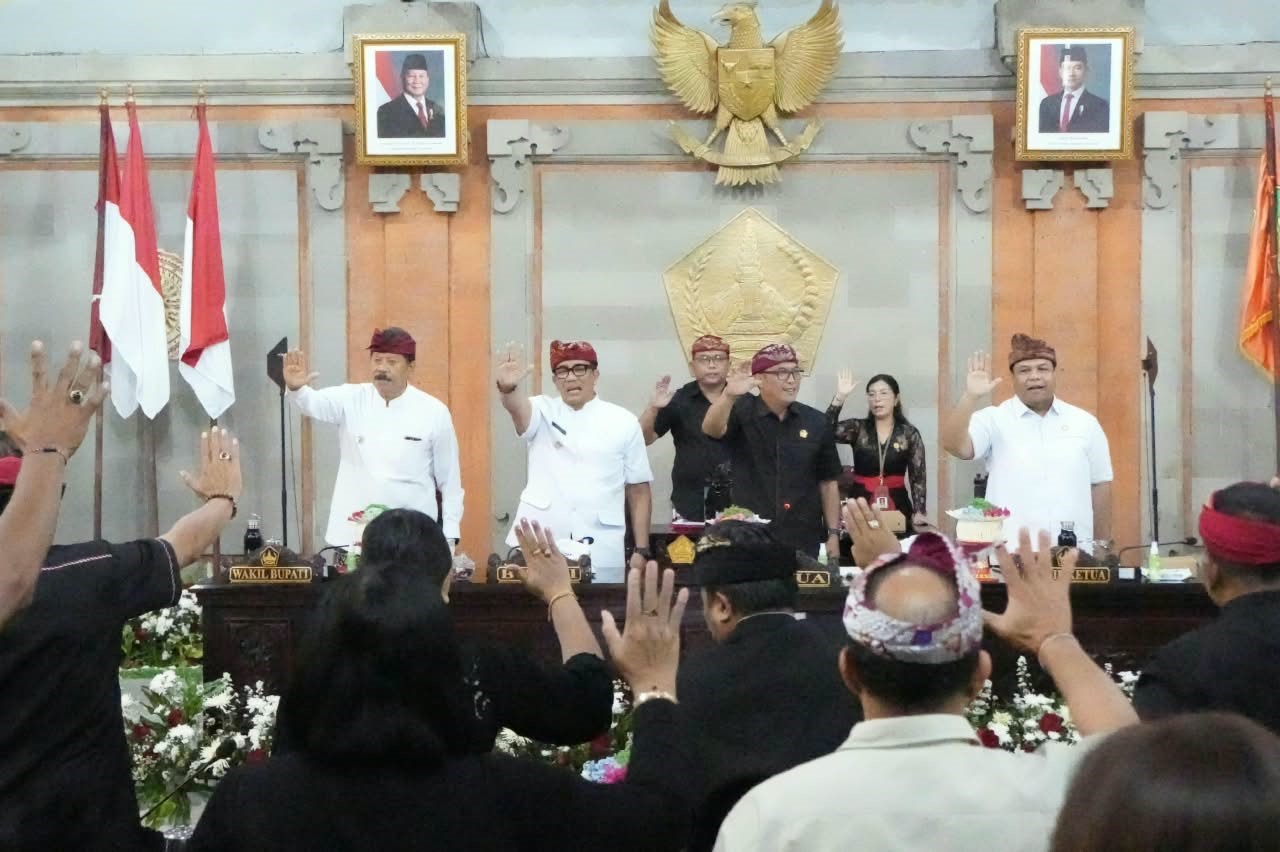 Bupati Tabanan I Komang Gede Sanjaya menghadiri Rapat Paripurna DPRD Kabupaten Tabanan tentang Ranperda APBD 2027